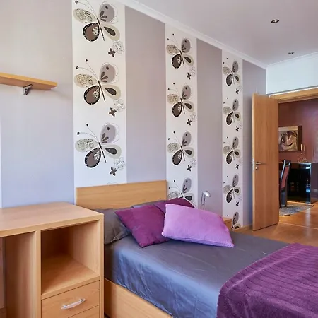 In Bed With Lisbon 4e Amadora